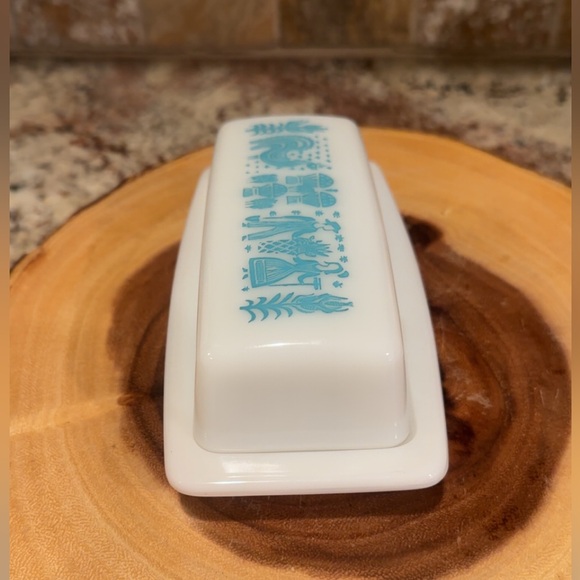 Pyrex Butter Dish - Picture 2 of 7